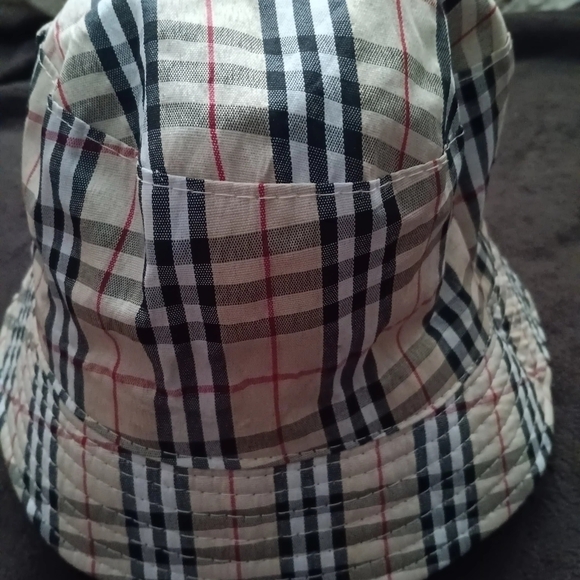 BURBERRY STYLE BUCKET HAT 🪣 - Picture 3 of 16